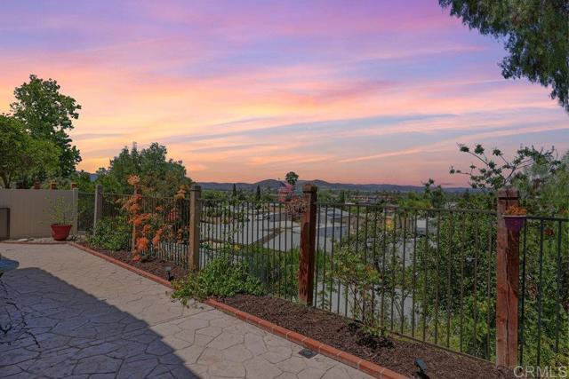 8627 Paseo Del Sol, Santee CA: https://media.crmls.org/mediaz/5b1b612b-f4a6-417f-9b97-a75762fff051.jpg