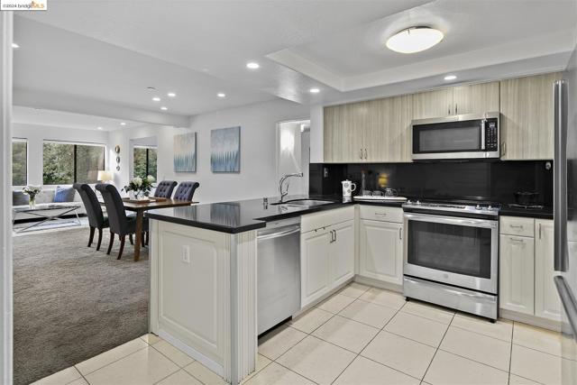 Image 5 of 53 For 545 Pierce St  2207