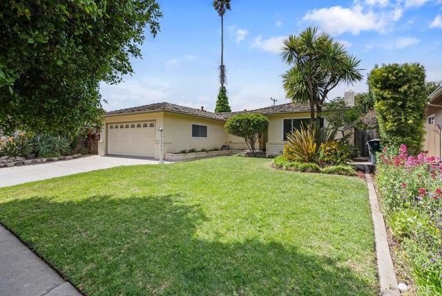 1052 San Simeon Drive, Salinas CA: https://media.crmls.org/mediaz/5b1baffe-e077-424b-bc2d-5ae089f44beb.jpg