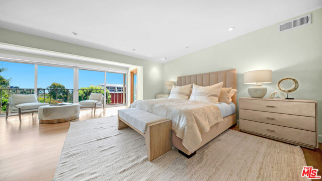 966 Bluegrass Lane, Los Angeles CA: https://media.crmls.org/mediaz/5b1cd2ce-bfeb-409c-b908-709ae86e81e3.jpg