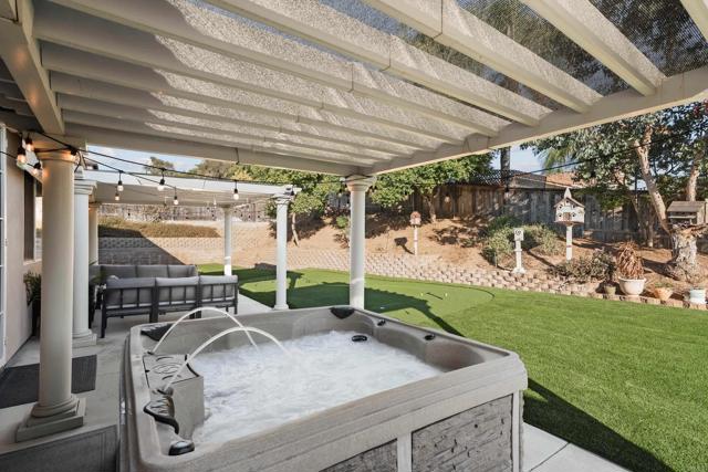 1111 Amelia Place, Escondido CA: https://media.crmls.org/mediaz/5b1d04de-2c0c-43c0-af9c-32cb1858de61.jpg