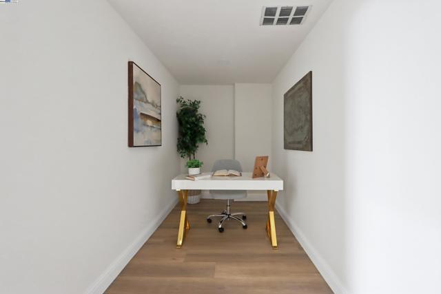 3364 Chartwell St, San Ramon CA: https://media.crmls.org/mediaz/5b1d1971-97ab-4954-85ed-7e04ec6f9844.jpg