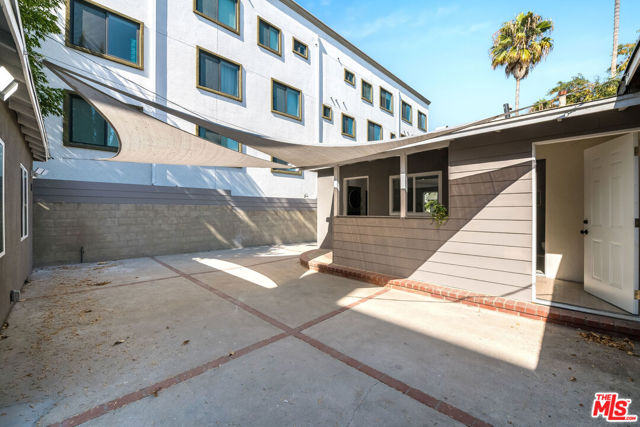 839 Wilcox Avenue, Los Angeles CA: https://media.crmls.org/mediaz/5b1e1032-cbc6-47f9-94a8-3ef32a27c592.jpg