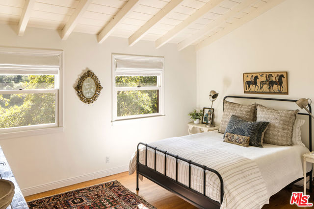 2415 Castilian Drive, Los Angeles CA: https://media.crmls.org/mediaz/5b1fb465-0034-41a9-b6a3-bedd1bb391ba.jpg
