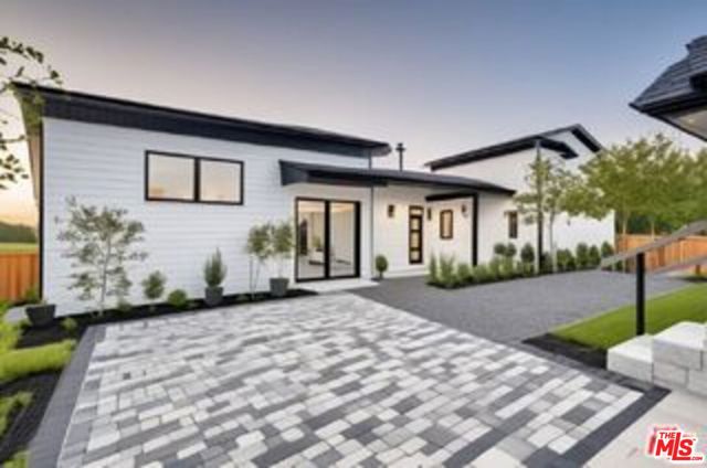 1207 S Harvard Boulevard, Los Angeles CA: https://media.crmls.org/mediaz/5b1fcc27-5d89-4f08-90ac-0aa37f92be75.jpg