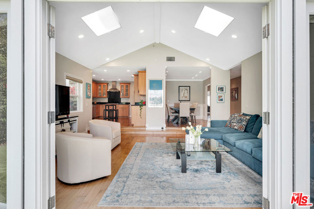 3733 Willowcrest AvenueStudio City img 44