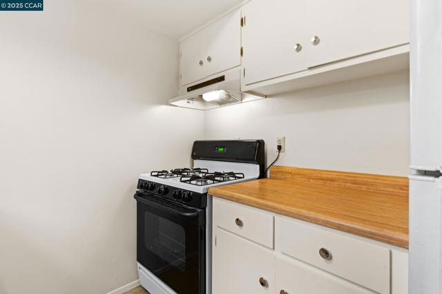 1560 Pine St, Concord CA: https://media.crmls.org/mediaz/5b205bf7-8759-42a7-8632-03685247b8fb.jpg