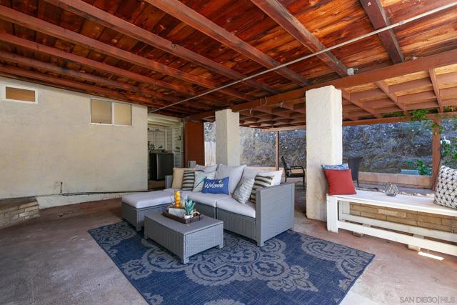 1167 Peutz Valley Rd, Alpine CA: https://media.crmls.org/mediaz/5b20c7f6-7b4a-47a6-910a-d700e57a9fda.jpg