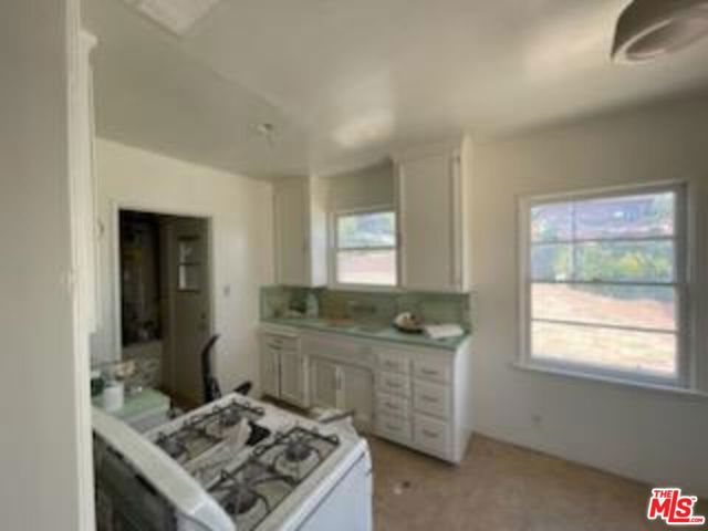 3757 Los Feliz Boulevard, Los Angeles CA: https://media.crmls.org/mediaz/5b218f75-5119-4609-8c8e-ce404d56b61a.jpg