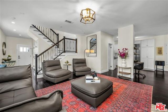 420 S Broadway, Redondo Beach CA: https://media.crmls.org/mediaz/5b223434-6936-4bfd-b375-cc96f402d017.jpg