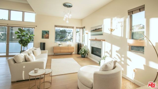 5787 Calpine Drive, Malibu CA: https://media.crmls.org/mediaz/5b223919-0dea-4f71-91a1-2590aae67eb0.jpg