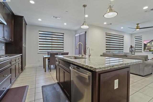 1205 S Ross Ct, Mountain House CA: https://media.crmls.org/mediaz/5b224dce-3352-4fbd-8429-92106c4f49bc.jpg