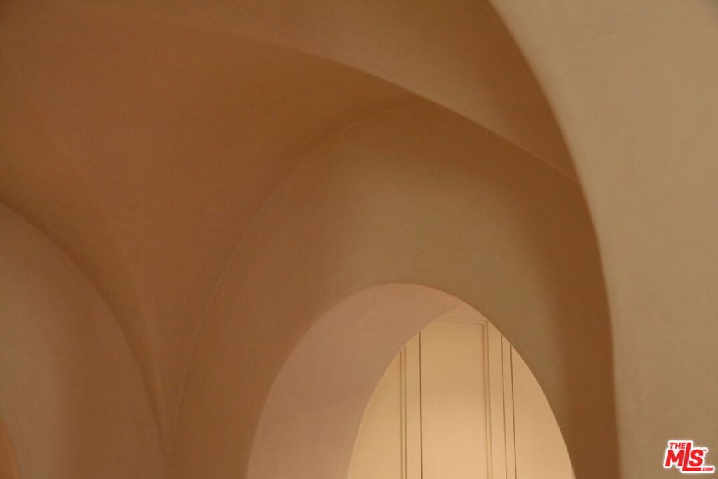 https://media.crmls.org/mediaz/5b226d43-272e-4b14-bbe5-aa1a9ac789a8.jpg?preset=X-Large