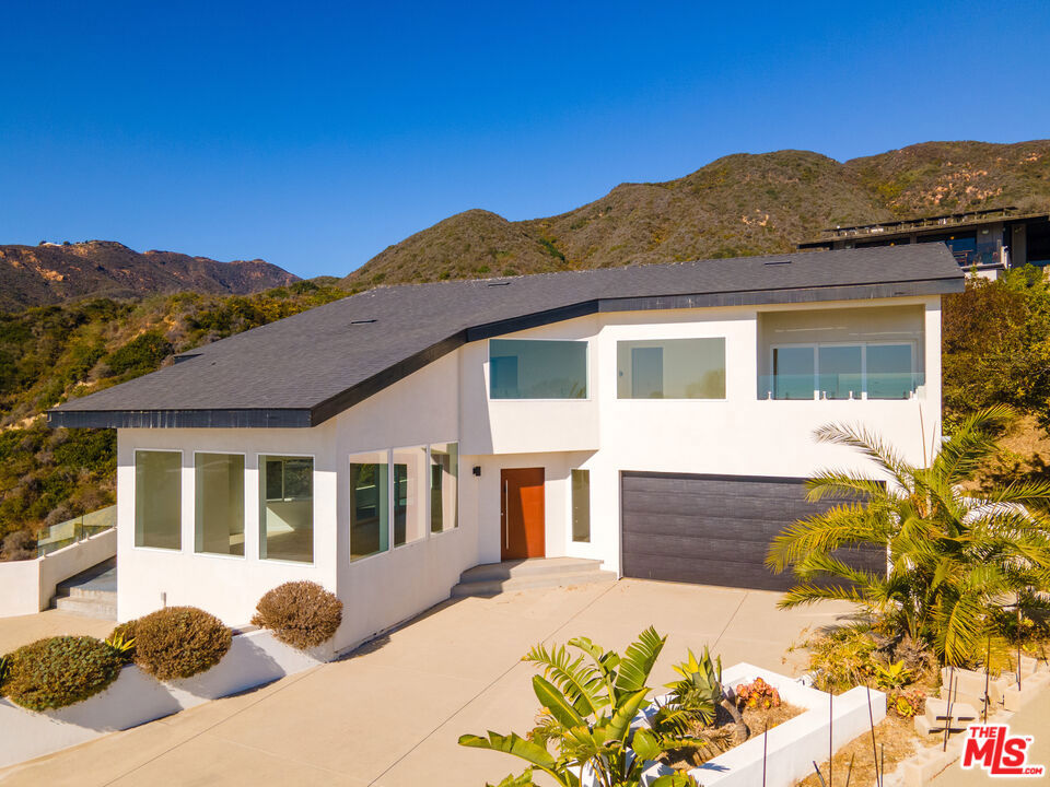 3447 Shoreheights Drive