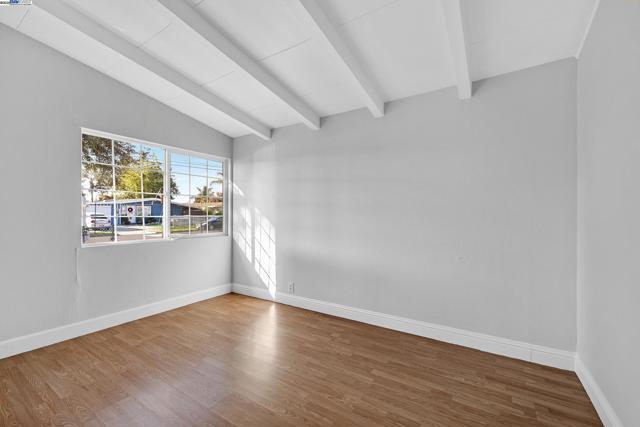 27946 Pompano Ave, Hayward CA: https://media.crmls.org/mediaz/5b25806d-e5fe-4a52-b926-7ae481fb682f.jpg