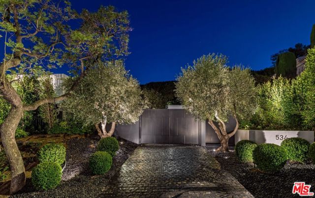 534 CHALETTE Drive photo 1