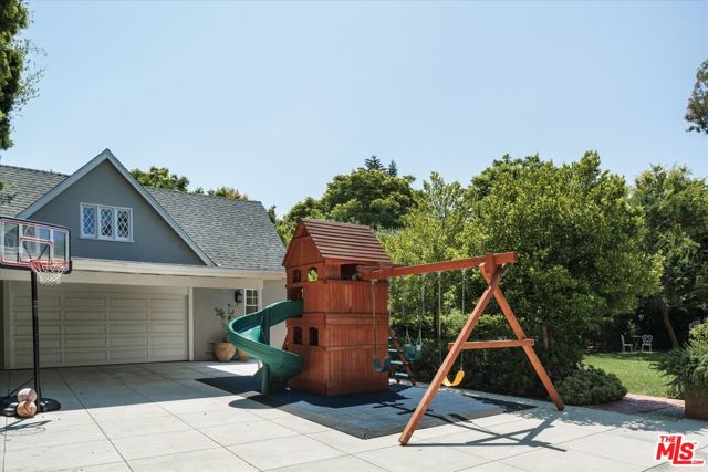 322 Lorraine Boulevard, Los Angeles CA: https://media.crmls.org/mediaz/5b258b65-42f5-412f-8bcf-f6b5c3ddea55.jpg