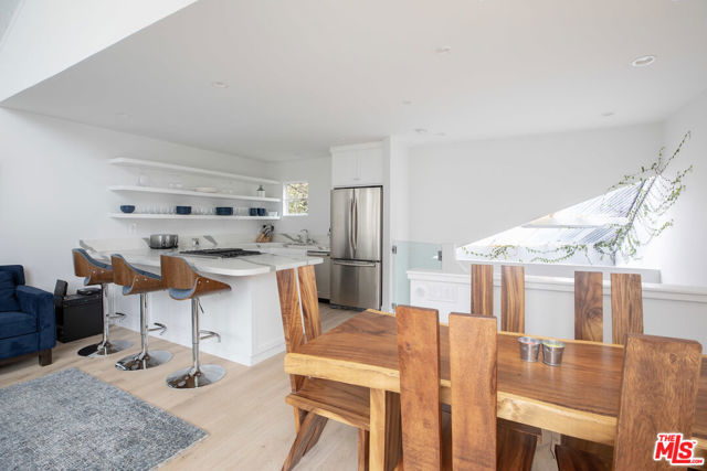29233 HEATHERCLIFF Road, Malibu CA: https://media.crmls.org/mediaz/5b264ce9-8cf4-4251-b989-ab94e26714e0.jpg