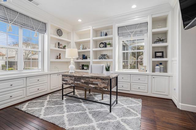 1049 S WEDGEWOOD DR, San Ramon CA: https://media.crmls.org/mediaz/5b264d43-6fb3-42e4-b141-1648bd5a8ccb.jpg