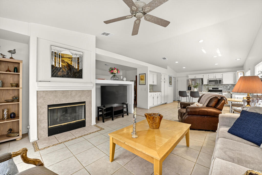 81064 La Reina Circle