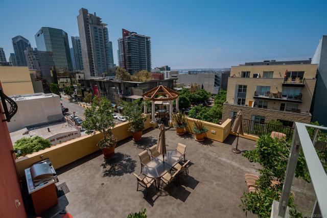 1601 India, San Diego CA: https://media.crmls.org/mediaz/5b26f718-f2c8-4ca3-86ee-e34713bfd63f.jpg