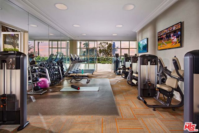 1221 W OCEAN Avenue, Santa Monica CA: https://media.crmls.org/mediaz/5b270989-6528-41f6-bd37-f8107aae2b3f.jpg
