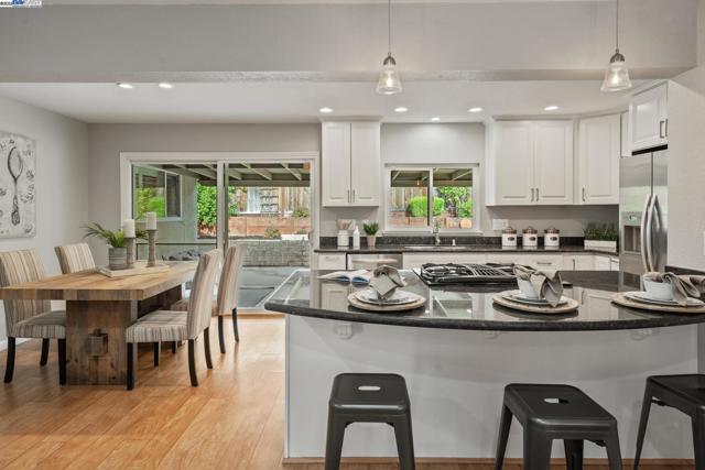 2682 Pickfair Ln, Livermore CA: https://media.crmls.org/mediaz/5b2743c7-9a93-4655-af69-25ef146715ab.jpg