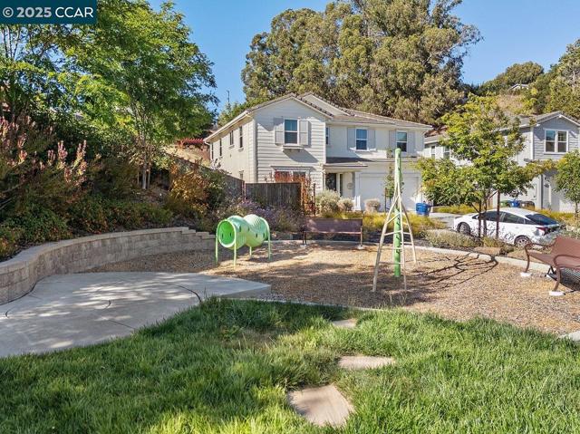 17691 Whisper Ln, Castro Valley CA: https://media.crmls.org/mediaz/5b275414-7ddb-4c4f-be1a-49daef92b440.jpg