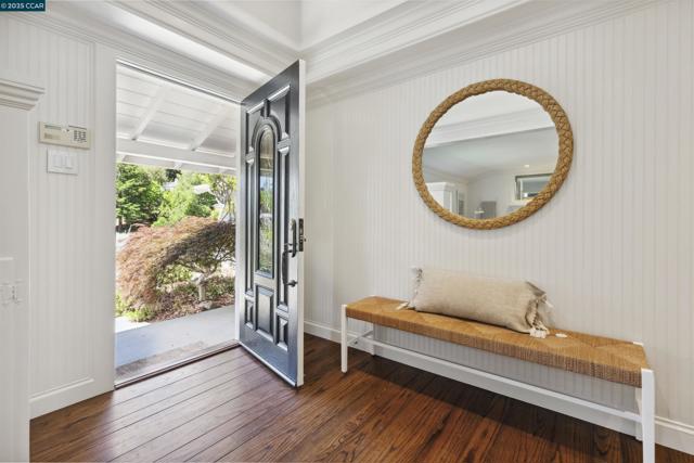 51 Ivy Dr, Orinda CA: https://media.crmls.org/mediaz/5b27a292-f825-44b8-b266-842731c26559.jpg
