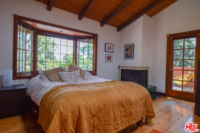 11136 Lucerne Avenue, Culver City CA: https://media.crmls.org/mediaz/5b27ed44-a54a-43ae-b846-d97ca33425b1.jpg