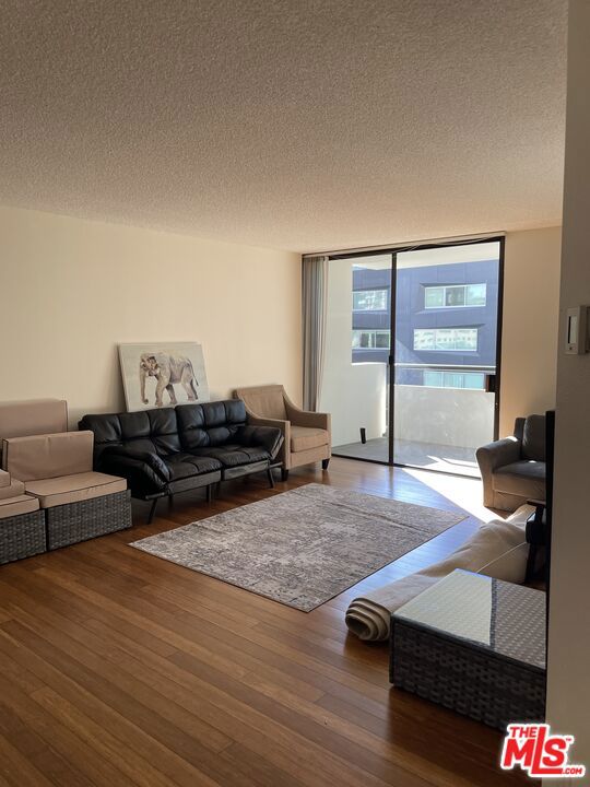 600 W 9th Street, Los Angeles CA: https://media.crmls.org/mediaz/5b280253-8472-48a3-80ec-f5e99fbd9080.jpg