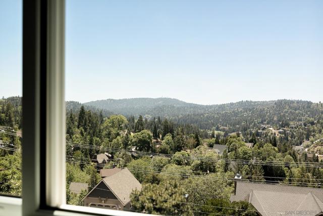1141 Grass Valley Road, Lake Arrowhead CA: https://media.crmls.org/mediaz/5b2827be-7cad-4f5d-9093-e35be728e274.jpg