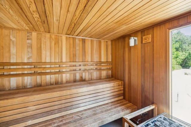 23583 Summit Road, Los Gatos CA: https://media.crmls.org/mediaz/5b285a20-0ac1-4f53-8b76-71198aca97d7.jpg