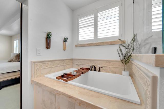 2369 S Creekside Drive, Los Banos CA: https://media.crmls.org/mediaz/5b2881db-983c-4e94-8464-8e560191b1c8.jpg