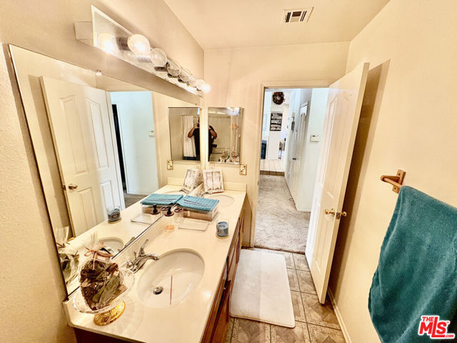 3202 Angeleno Place, Palmdale CA: https://media.crmls.org/mediaz/5b28f87a-c36d-451a-9686-28927142dbef.jpg