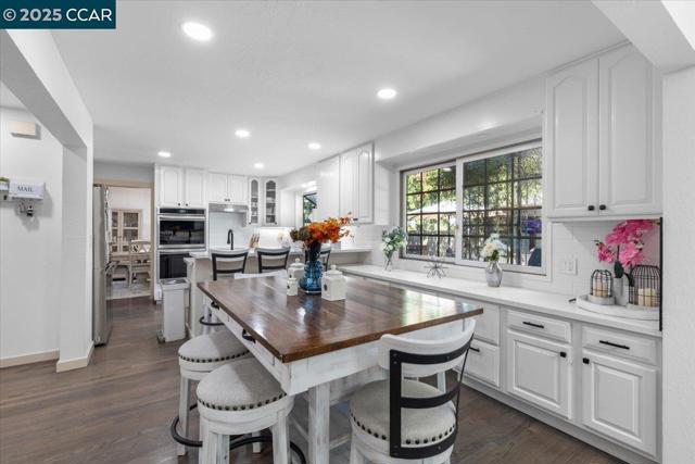 5497 Silver Sage Ct, Concord CA: https://media.crmls.org/mediaz/5b294822-050d-446b-bf50-6e8adce1c9f8.jpg