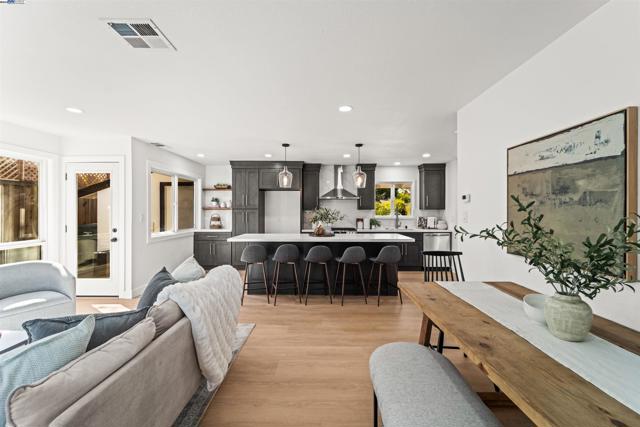 4119 Churchill Dr, Concord CA: https://media.crmls.org/mediaz/5b295850-5815-4ef9-99f7-30cd55560229.jpg