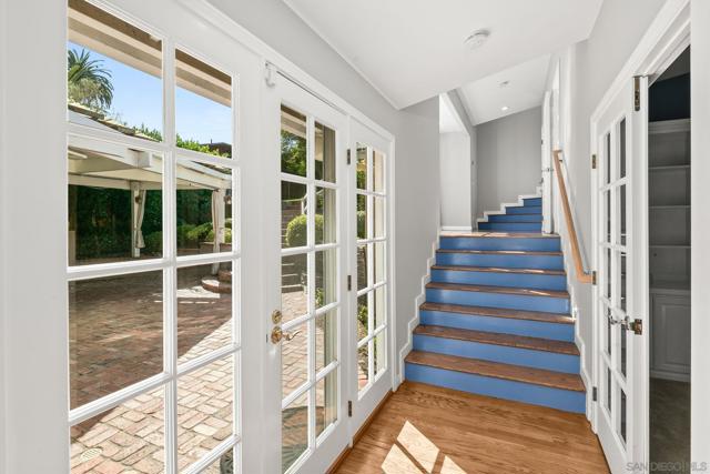 3733 La Cresta Dr, San Diego CA: https://media.crmls.org/mediaz/5b2982ef-152a-457d-afe0-86cef6ed48ee.jpg