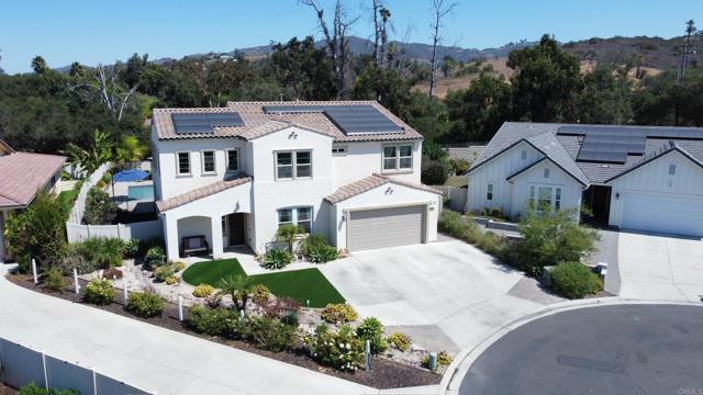 Detail Gallery Image 2 of 49 For 1564 Manzanita Hollow, Vista,  CA 92084 - 5 Beds | 4 Baths