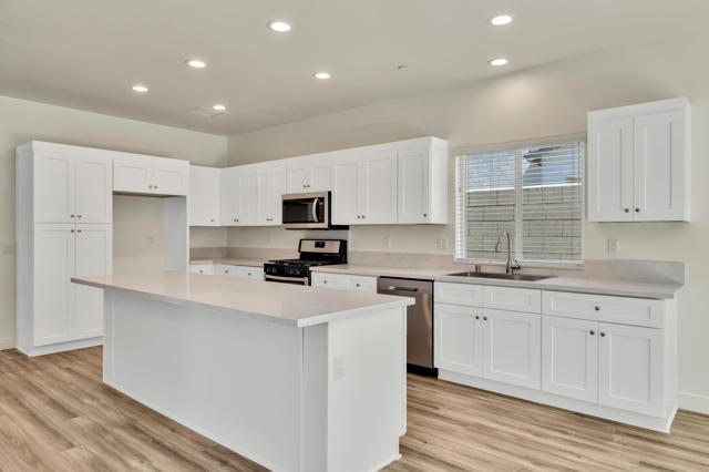 33912 Whispering Palms Trail, Cathedral City CA: https://media.crmls.org/mediaz/5b2aebc6-ade5-456c-92a7-94c8d9e7a2a2.jpg