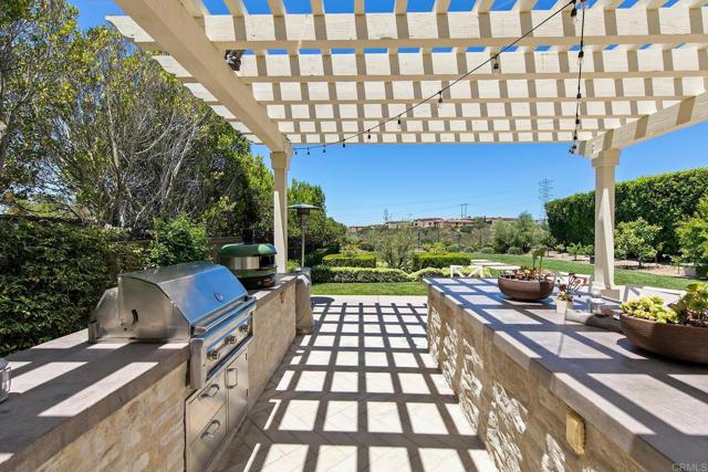 15642 Tanner Ridge Rd, San Diego CA: https://media.crmls.org/mediaz/5b2b374f-df50-431e-843b-59253da98971.jpg