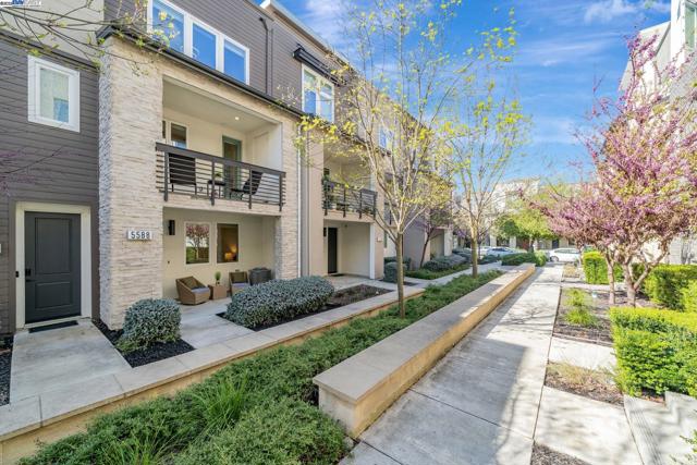 5588 El Dorado Ln, Dublin CA: https://media.crmls.org/mediaz/5b2b82c4-a1b7-45b2-a5ba-3eab24cfffbd.jpg