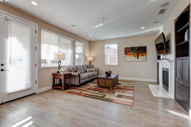 Image 11 of 60 For 2394 Amantea Way