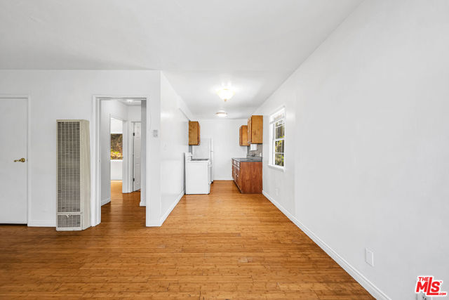 422 S Coronado Street, Los Angeles CA: https://media.crmls.org/mediaz/5b2c0624-dcd2-4870-98f0-213eeb80c810.jpg