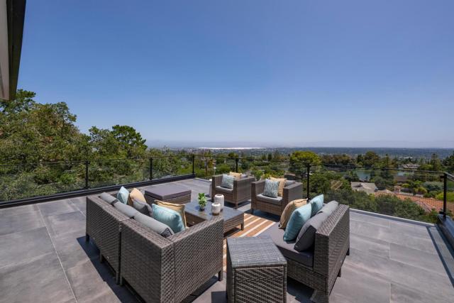 3964 Jefferson Avenue, Redwood City CA: https://media.crmls.org/mediaz/5b2c0eb0-96f5-4ad2-8a4a-68b5bd47a068.jpg