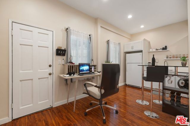 1115 N Beverly Glen Boulevard, Los Angeles CA: https://media.crmls.org/mediaz/5b2c2886-0ffc-4cdb-b7d2-590bd7e8e9bf.jpg
