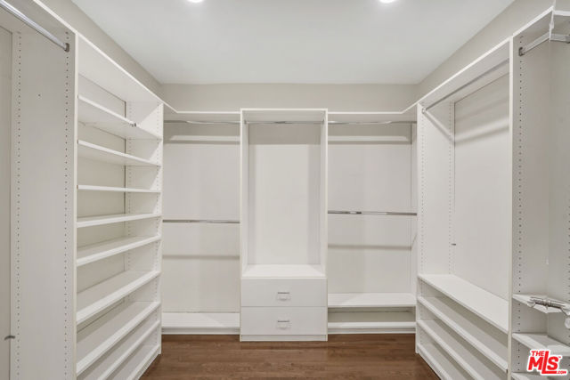 6002 Jumilla Avenue, Woodland Hills CA: https://media.crmls.org/mediaz/5b2c7962-4ec2-4c96-8f86-2da135d7884c.jpg