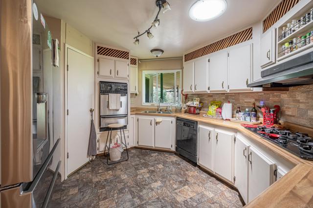 Detail Gallery Image 24 of 44 For 4650 Dulin #208,  Fallbrook,  CA 92028 - 2 Beds | 2 Baths