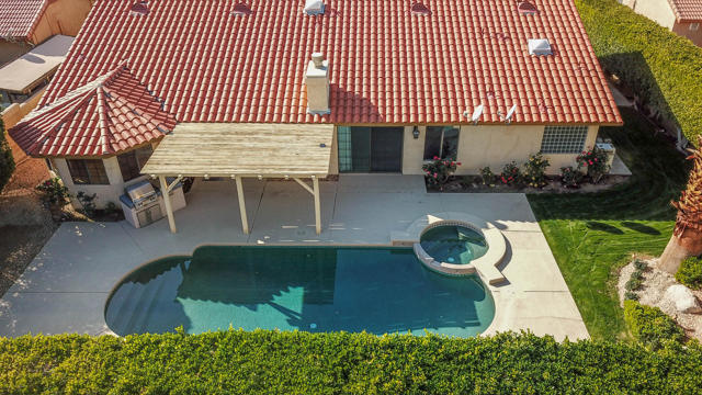 47230 Golden Bush Court, Palm Desert CA: https://media.crmls.org/mediaz/5b2ce42f-40d6-46dc-a158-dbd714628931.jpg