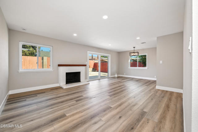 1088 Durkin Street, Camarillo CA: https://media.crmls.org/mediaz/5b2d5b69-9f41-4c6f-aca7-3bbfaef9b49d.jpg